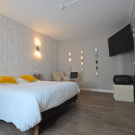 Logis Hotel & Restaurant Arcombelle Монтини-льо-Роа Екстериор снимка