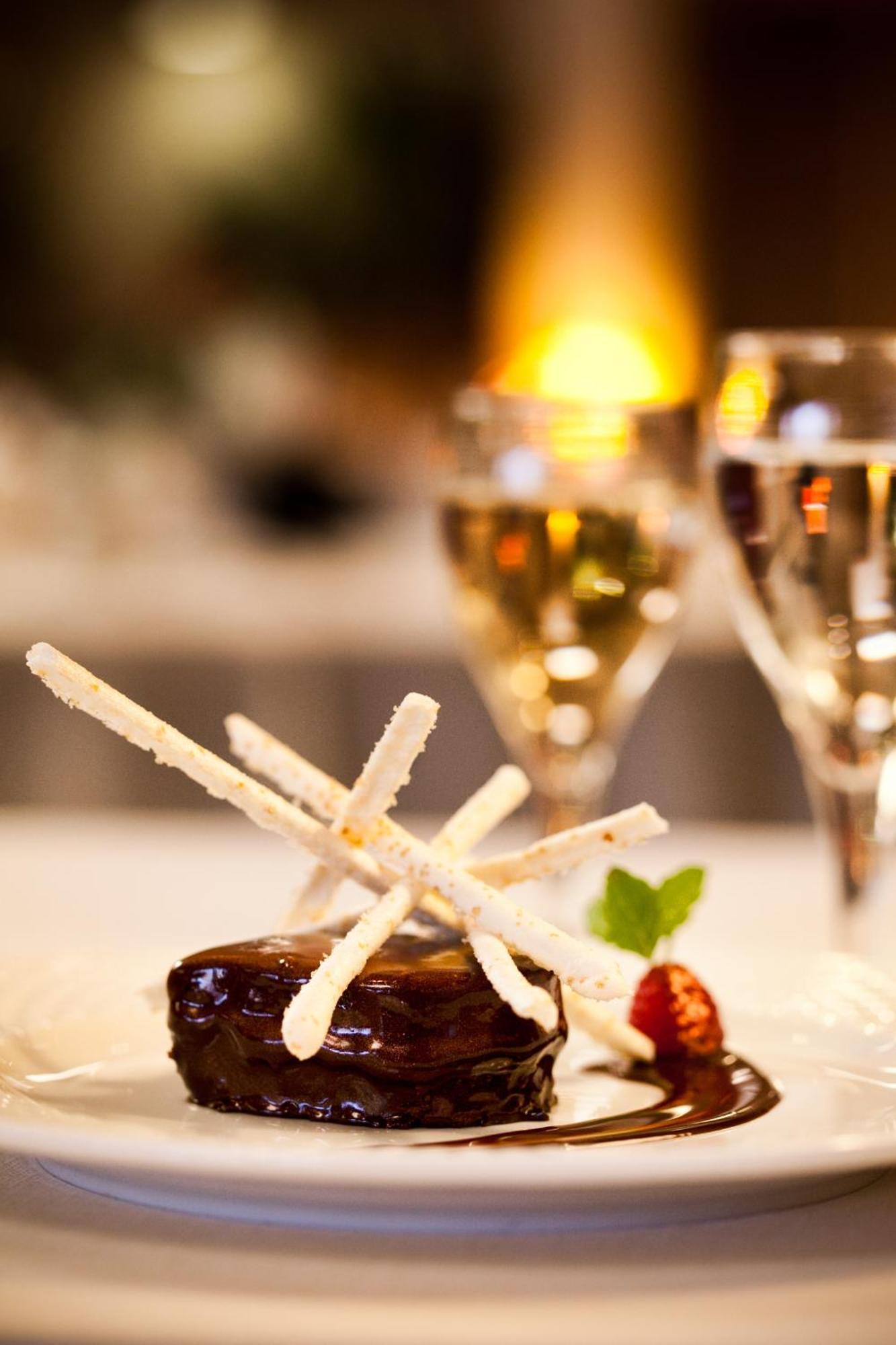 Logis Hotel & Restaurant Arcombelle Монтини-льо-Роа Екстериор снимка
