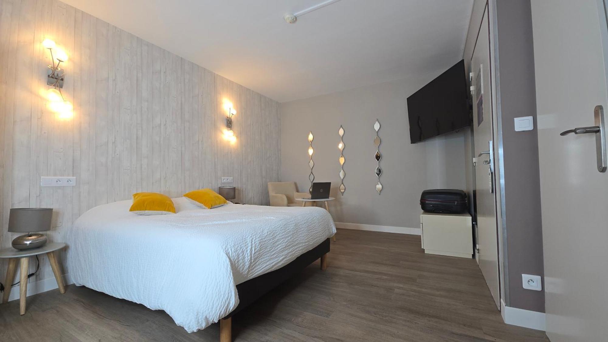 Logis Hotel & Restaurant Arcombelle Монтини-льо-Роа Екстериор снимка