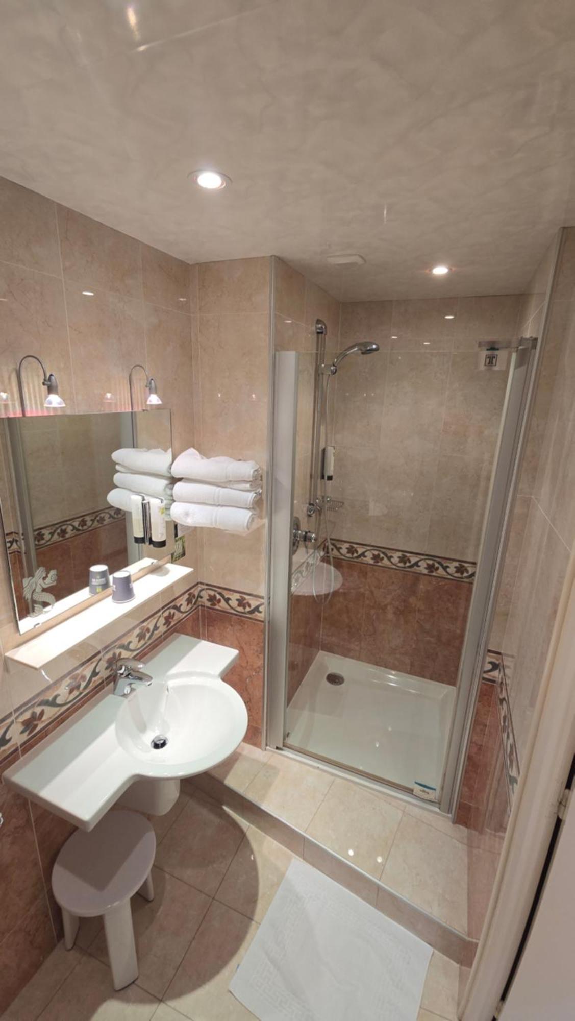 Logis Hotel & Restaurant Arcombelle Монтини-льо-Роа Екстериор снимка