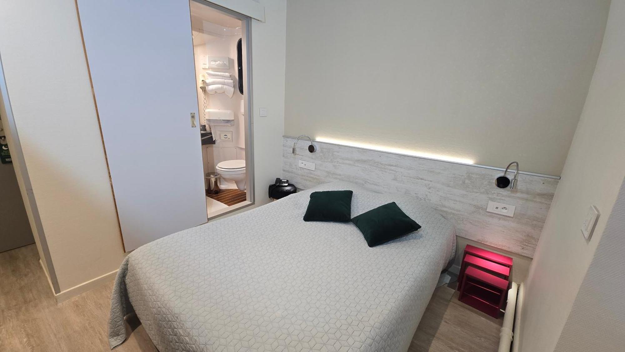 Logis Hotel & Restaurant Arcombelle Монтини-льо-Роа Екстериор снимка