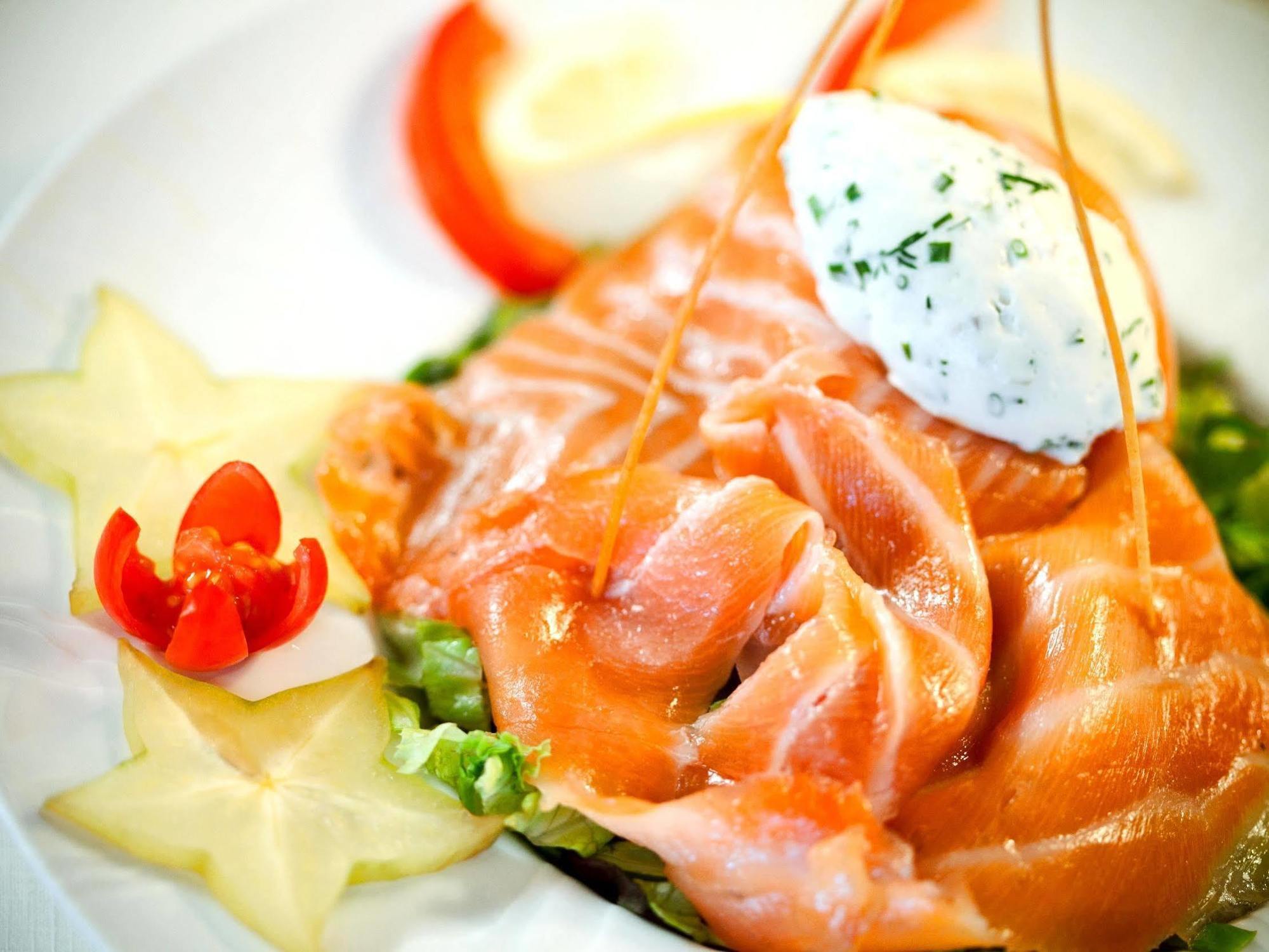 Logis Hotel & Restaurant Arcombelle Монтини-льо-Роа Екстериор снимка