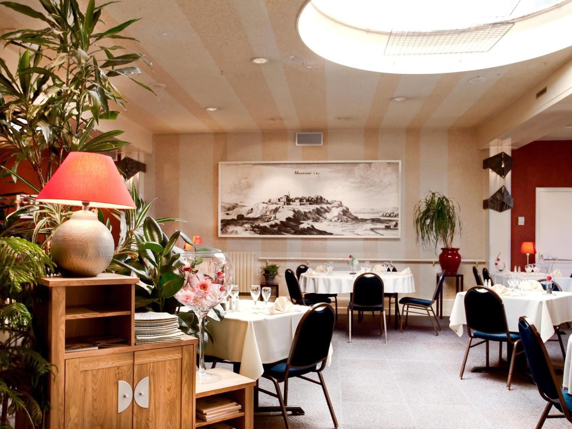 Logis Hotel & Restaurant Arcombelle Монтини-льо-Роа Екстериор снимка