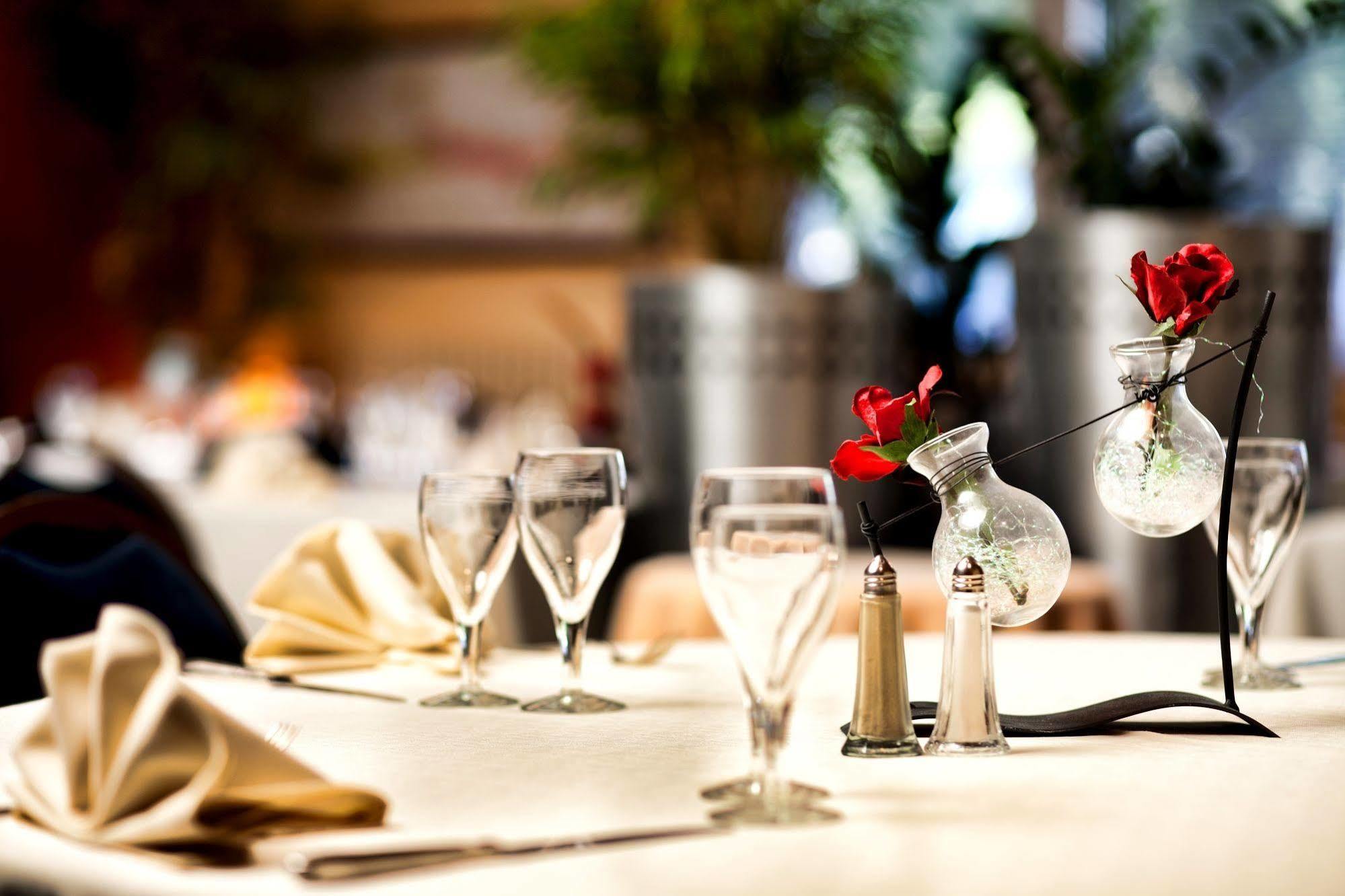 Logis Hotel & Restaurant Arcombelle Монтини-льо-Роа Екстериор снимка