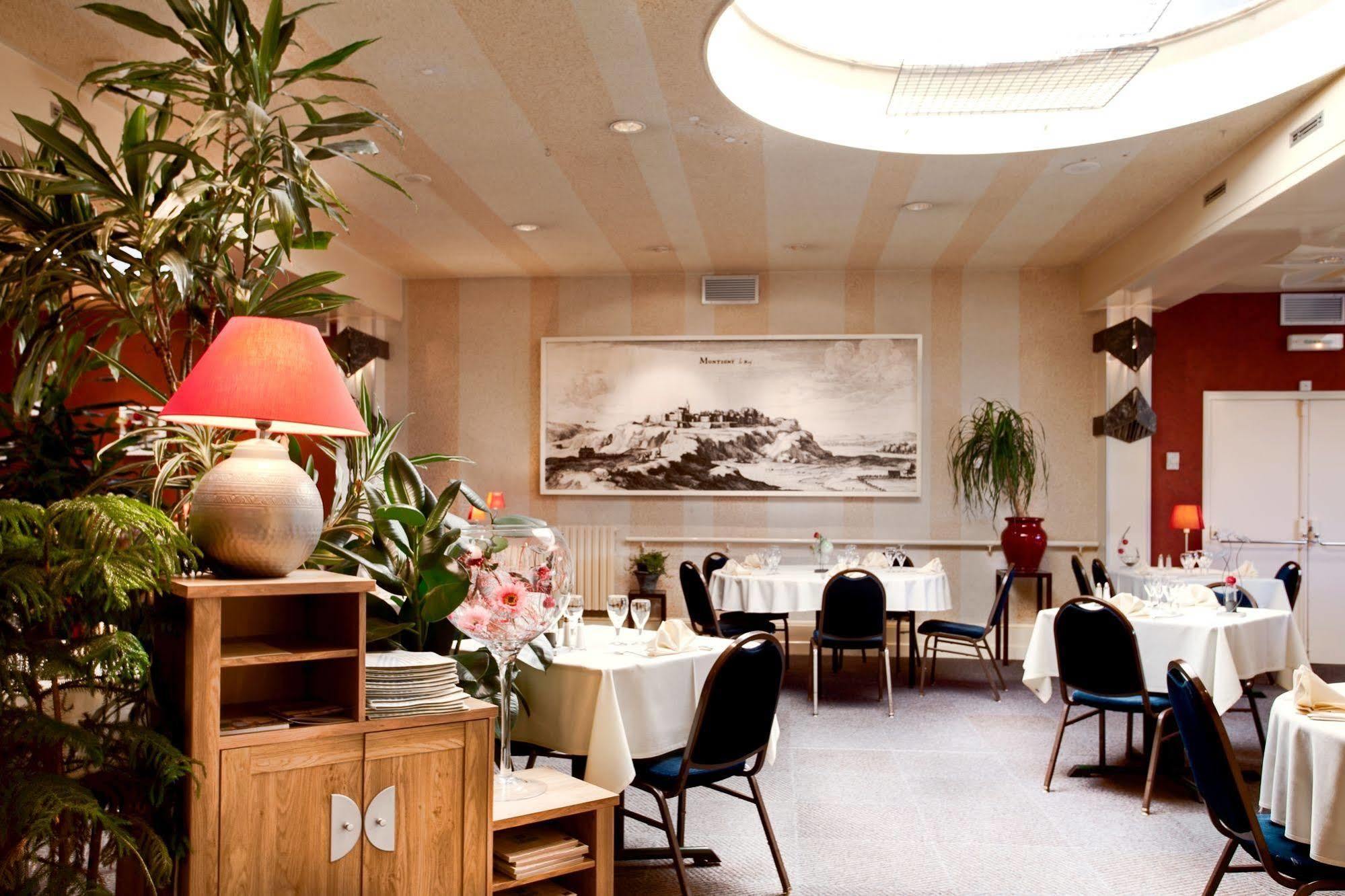 Logis Hotel & Restaurant Arcombelle Монтини-льо-Роа Екстериор снимка