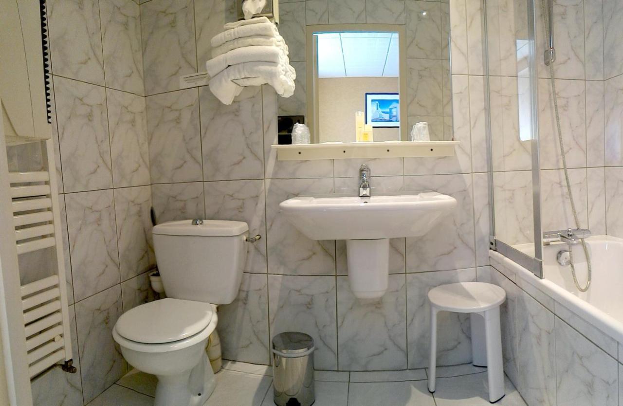 Logis Hotel & Restaurant Arcombelle Монтини-льо-Роа Екстериор снимка