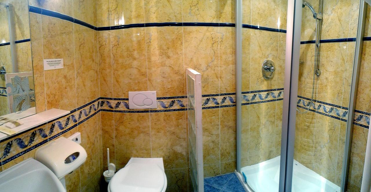 Logis Hotel & Restaurant Arcombelle Монтини-льо-Роа Екстериор снимка
