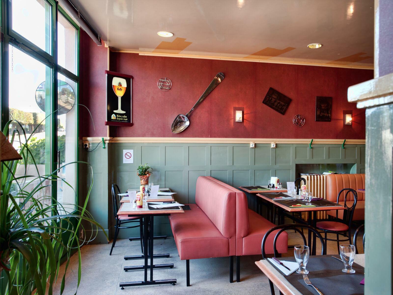 Logis Hotel & Restaurant Arcombelle Монтини-льо-Роа Екстериор снимка