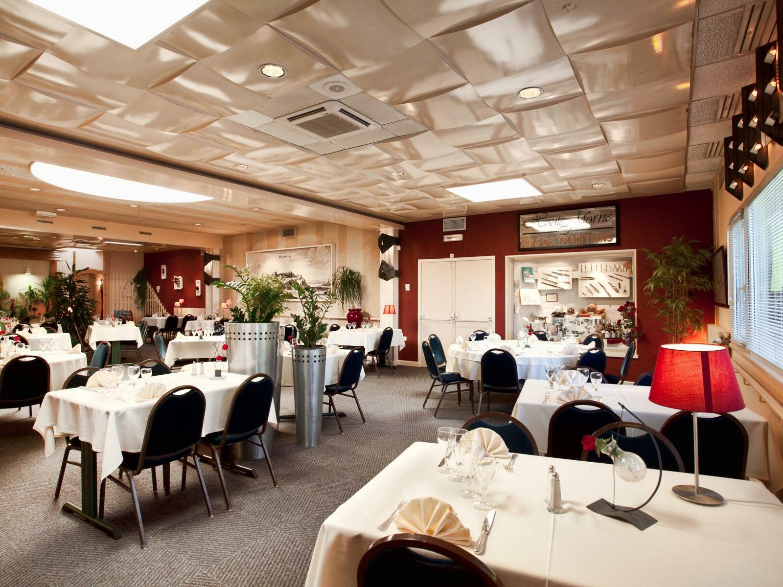 Logis Hotel & Restaurant Arcombelle Монтини-льо-Роа Екстериор снимка